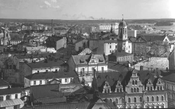 88 Linnoituksen kaupunginosaa kuvattuna Viipurin linnan tornista 1939. Keskiaikaisen Tuomiokirkon torni erottuu hyvin muita rakennuksia korkeampana.