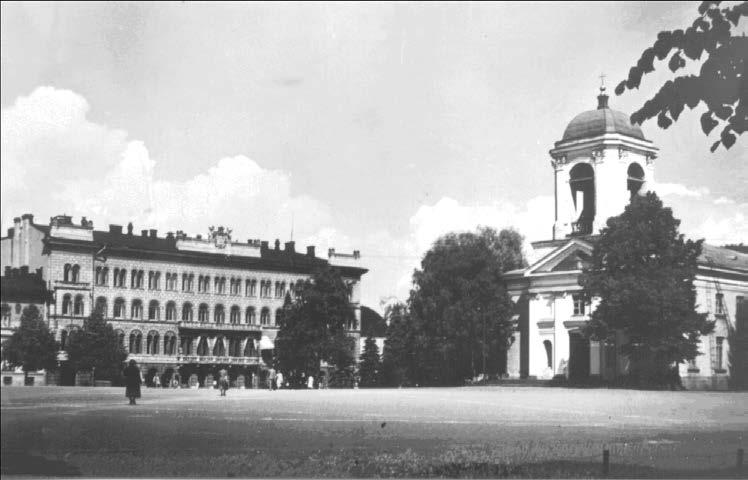 Rakennuksen suunnitteli 1898 arkkitehti Waldemar Aspelin, ja pankkisali oli yksi maamme komeimmista saleista.