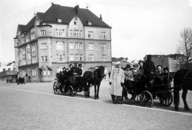 163 Viipurin Klassillinen Lyseo, jonka renessanssityylisen koulurakennuksen Agricolankadulle koulukentän viereen suunnitteli