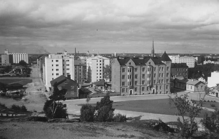 Brahenlinnalle, Brahenkadun ja Pantsarlahdenkadun kulmatontille vuonna 1937.