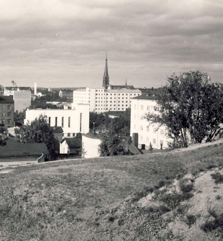 (19) Lentokonetta ohjasi vänrikki Aulis Bremer, joka oli lähtenyt ilmaan Suur-Merijoen lentokentältä.