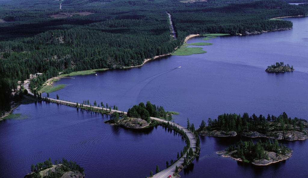 jetojnë në veri të shteteve nordike ku rreth 9 000 prej tyre në Finlandë me të drejta të plota për