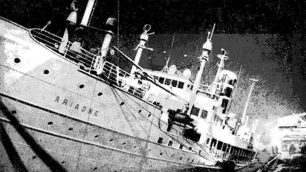 Paikalle kutsutut asiantuntijat löysivät syyn: laiva oh ollut talvikuntoon saatettuna ja mm. laivan pohjavesitankit ja näiden putkistot ja venttiilit auki ja tyhjiksi puhalletut.