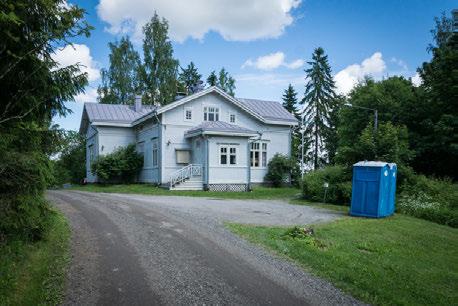 ) Björknäsin huvila (kohde 2) Jaakolan mukaan tehtailija Oskar Björkell osti tiluskappaleen Hatanpään kartanon omistajilta 8.9.1904. Tiluksesta muodostettiin Björknäsin tila.