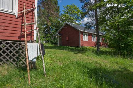 ) Kuva 28. Saunarakennus Hyttylä huvilasta lounaaseen.