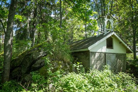 ) Maakellari Betoniseinäinen maakellari sijaitsee saunarakennus Hyttylästä länteen sijaitsevan ulkokatsomon