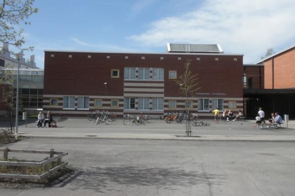 Hankkeen vaiheistus Kirkonkylän muiden koulujen mahdollisiin laajennushankkeisiin on selvitettävä.