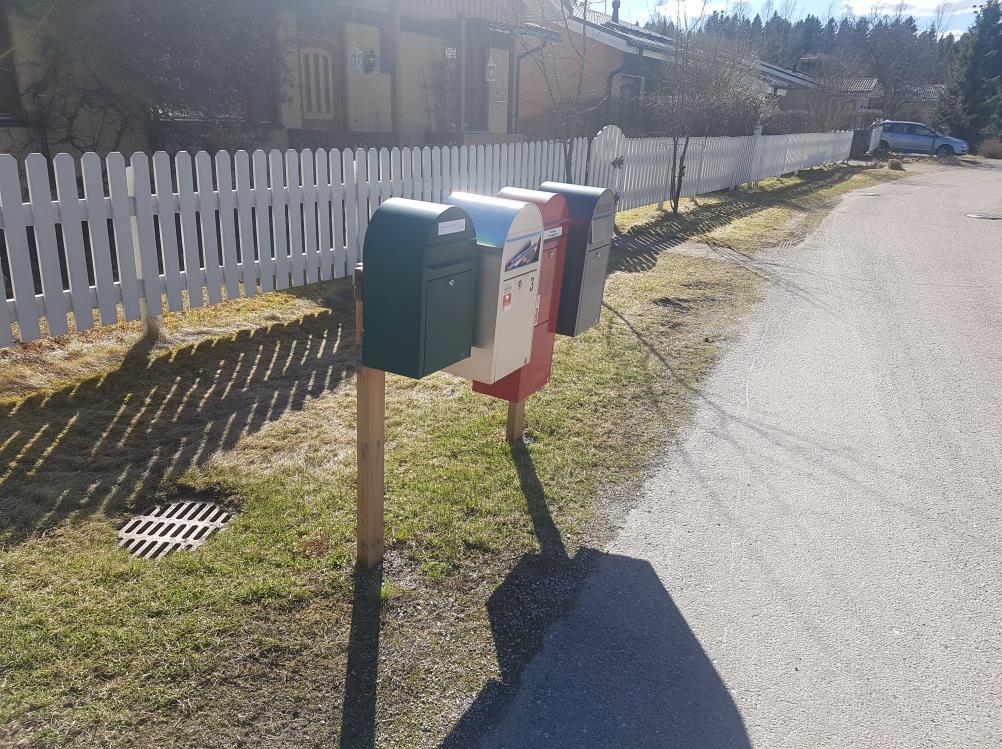 ovat nykyisin tien varressa helposti