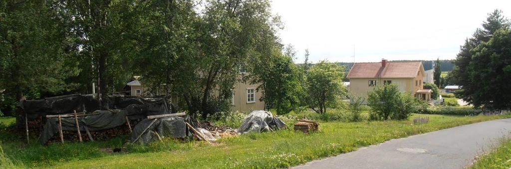 A 051 Uotsolan koulun ja Pentintuvan akm / Rakennetun ympäristön inventointi Sastamalan kaupunki / Yhdyskuntasuunnittelu 5.2.2016 12 todennäköisesti alkuperäiset, kaksiosaiset, tuuletusikkunalliset.