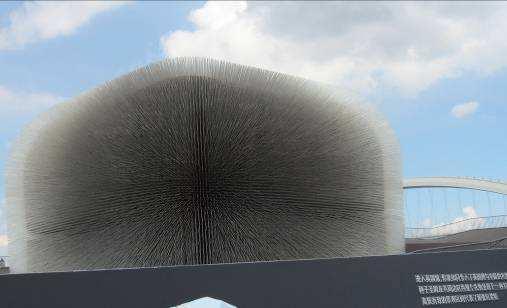 2. Seed Cathedral, UK paviljonki suunnitellut Thomas Heatherwick ja tiiminsä Sauvojen päässä eri siemeniä Yhteistyössä Kew Garden ja