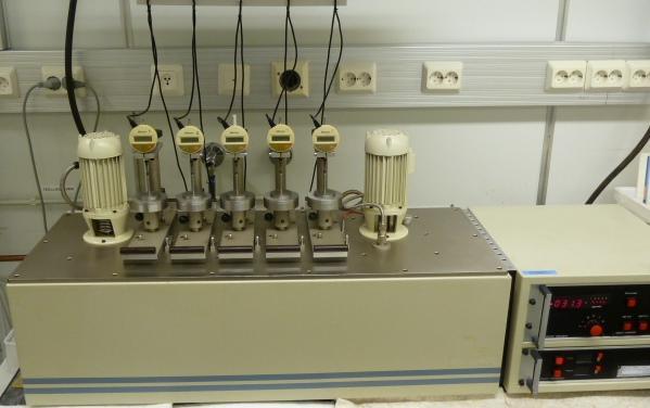 32 ennen mittauksen aloittamista. Testit tehtiin inertissä typpiatmosfäärissä, joka estää polyolefiinin hajoamisen korkeassa lämpötilassa.