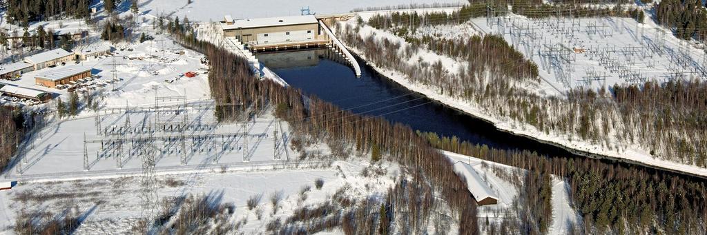 Jokivarressa on jonkin verran asutusta molemmin puolin; joen itäpuolella on lisäksi mm. entinen koulu ja. urheilukenttä.