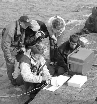 4 3. juunil 2005 Feliskäretil Oulu saarestikus mereuuringute välitöövarustust uurimas: Ilkka Heikkinen (vasakult), Tiit Sillaots, Georg Martin, Leena Rinkineva-Kantola, Ülle Harak, Kari Hallantie