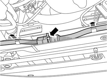 16 5-syl. joihin on asennettu moottorinlämmitin Leikkaa nippuside joka kiinnittää johdinliitoksen apurungon etureunaan.