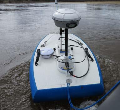 Mittauksissa käytetty DGPS-antenni sijaitsi kaukoohjattavan veneen keulan läheisyydessä ja lautan kannella.