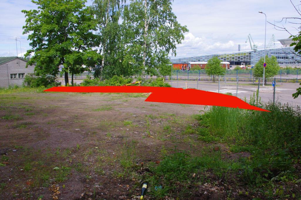 16 4. TUTKIMUSALUEIDEN ESITTELY Ruukinkatu 15:n tontilla suoritettujen arkeologisten kaivauksen yhteydessä tutkittiin ja dokumentoitiin heinäkuun 2012 aikana yhteensä runsaan 100m²:n kokoinen alue