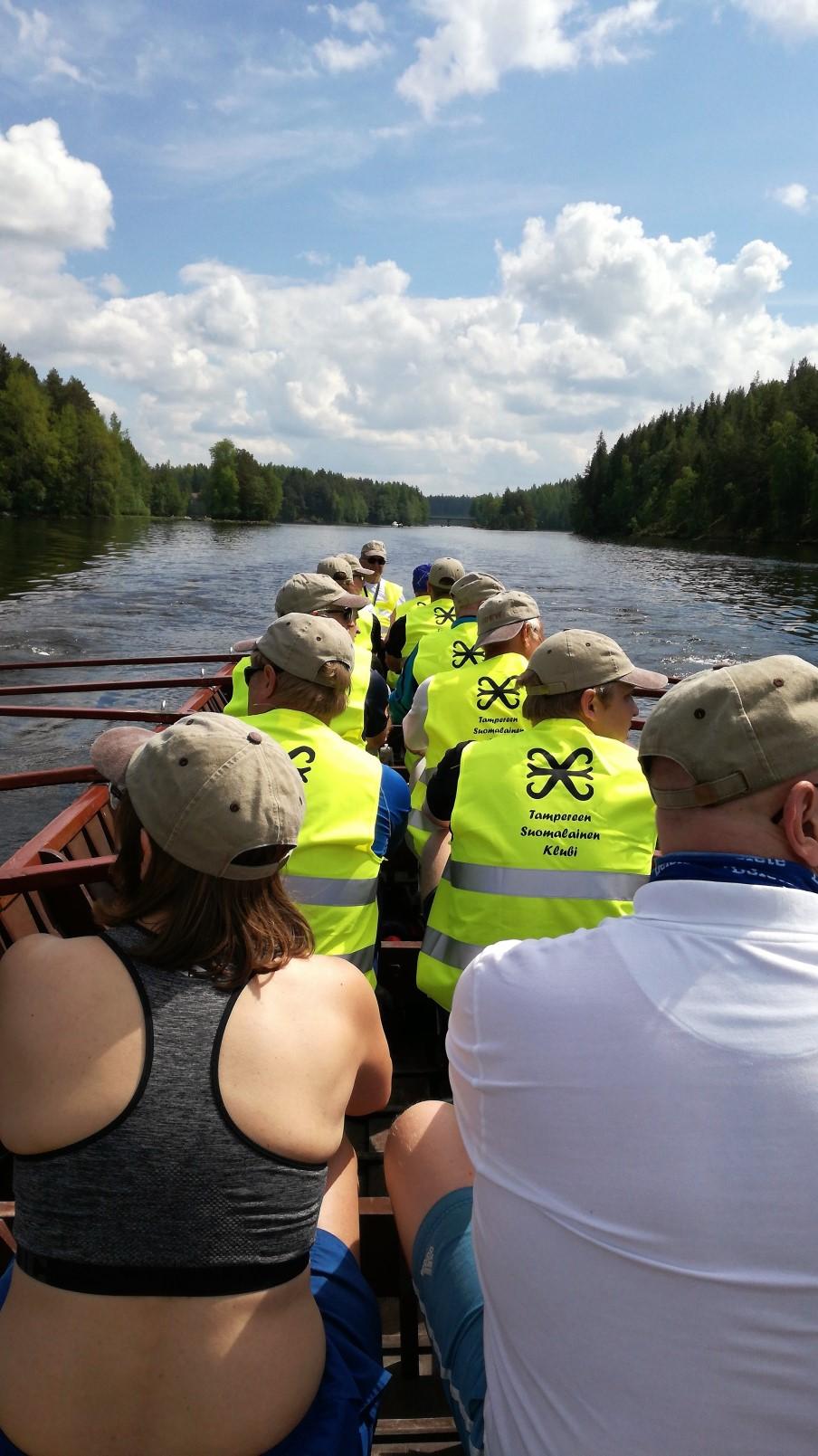 Rautavesi olivat täysin tyyniä.