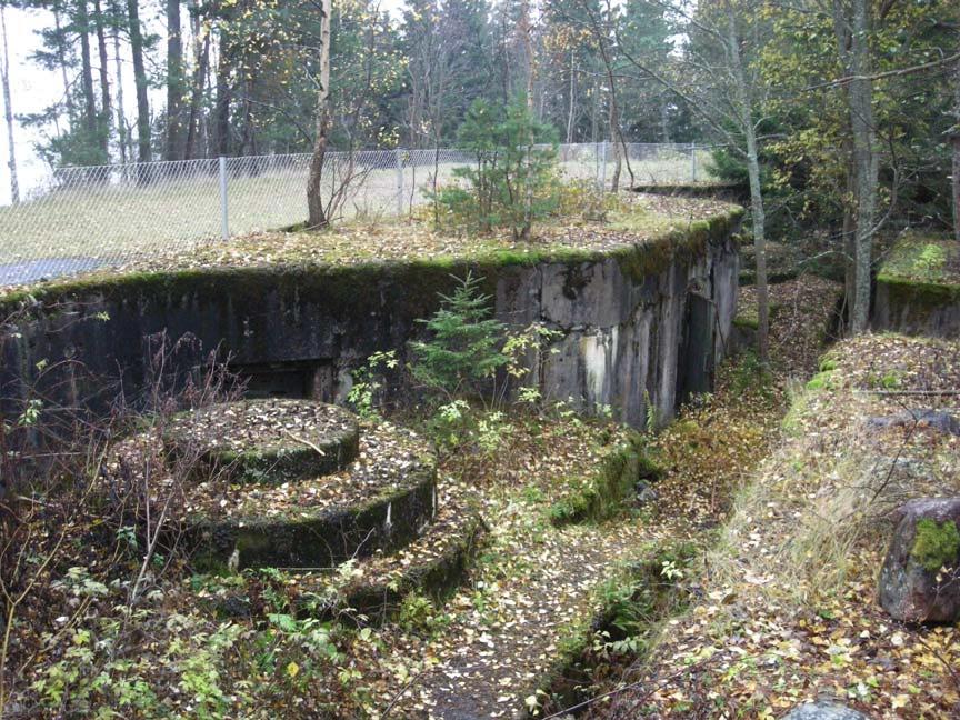 Itä Villinki kuului Viaporin merilinnoitusketjuun ja saaressa on I maailmansodan aikaisia tykkipattereita ja muita rakenteita.