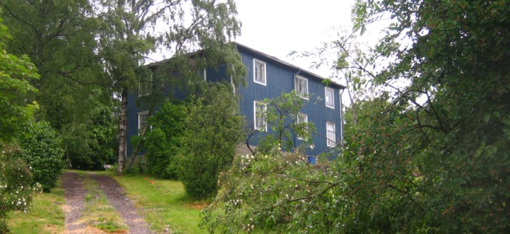 6 Liikenne Luonnonympäristö Suojelukohteet Ajo tonteille on järjestetty pääosin Pallomäenkujan kautta, mutta yhden tontin liittymä on Pallomäentielle.