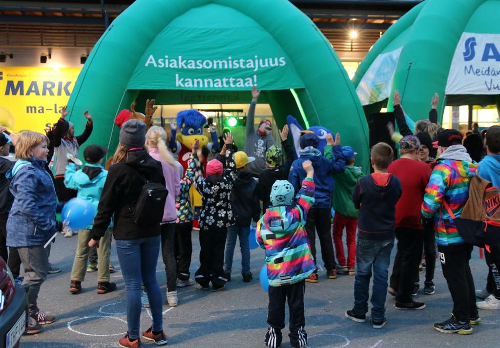 Omistajan hyötyiltaa vietettiin Pudasjärven S-marketilla 29.9.2016.