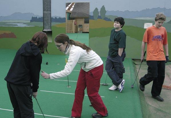 TAWASTIN JUNNUVUOSI 2006 Uuden golfhallin myötä talviharjoitteluolomme ovat kokeneet mullistavan käänteen parempaan. Tilaa on, puitteet ovat koko ajan pystyssä ja ruohokin on vihreää.