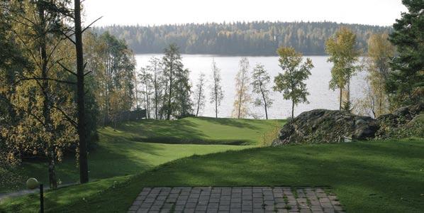 TAWAST GOLF RY:N VUOSIKERTOMUKSESTA 4 Vuonna 2005 golfin harrastajien määrää jatkoi tasaista kasvuaan. Elokuun lopun tilastojen mukaan Suomen 121:ssä seurassa oli jäseniä yhteensä noin 110 000.