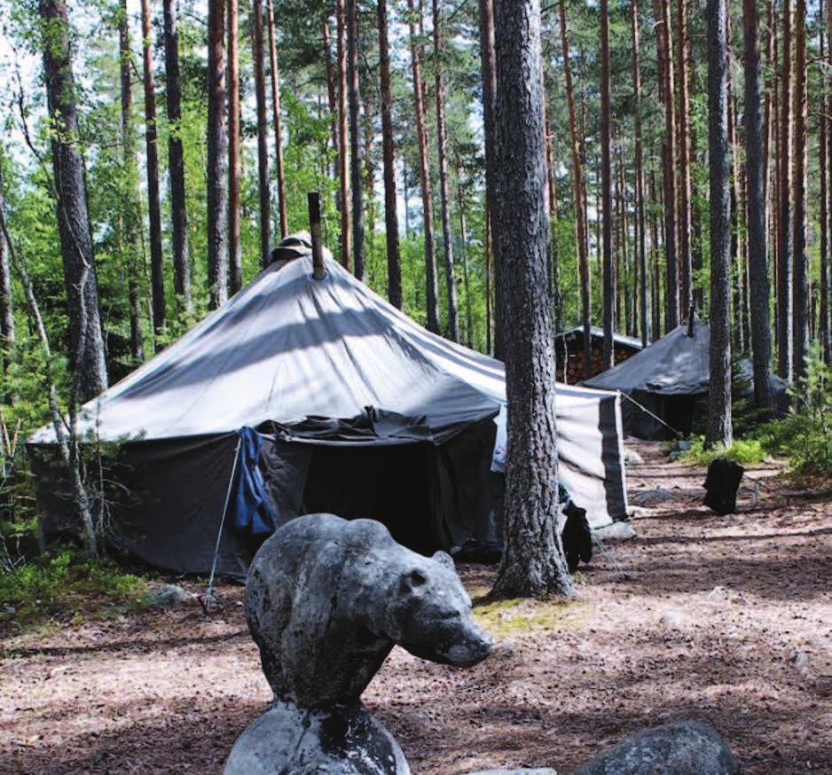 Vaahtokarkkeja ja Paavo Mutta kenen synttäreitä sitten juhlittiin? Leirinjohtajan vai Karhujen? No Saarijärven tietenkin.