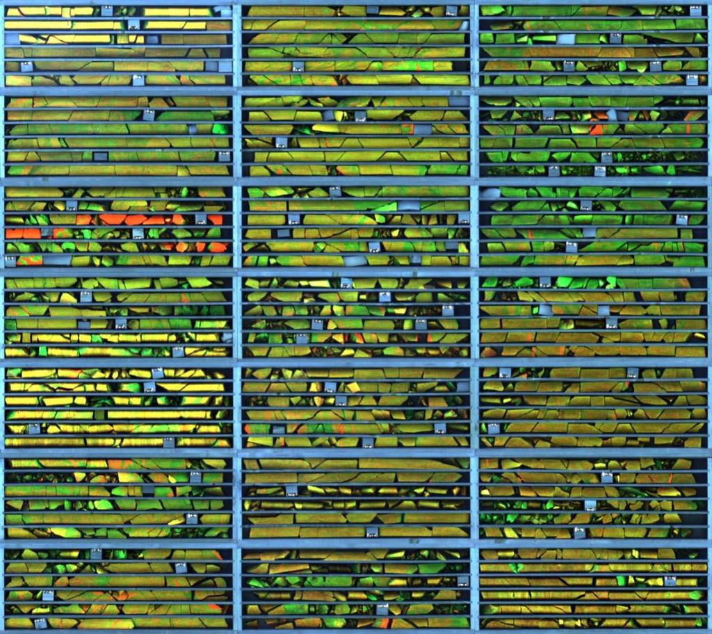 GEOLOGIAN TUTKIMUSKESKUS 108/2015 9 Kuva 6. LWIR-mosaiikki (kuvassa kanavat 26, 65 ja 105 = R, G, B) kairanreiän R376 aineistosta syvyydeltä 41