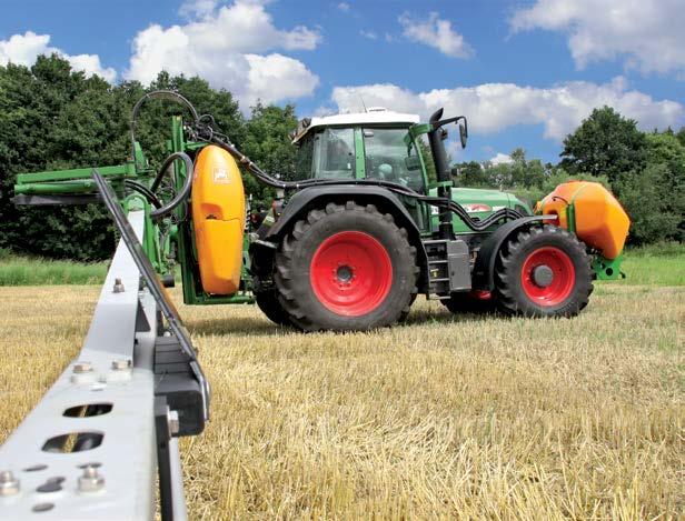Etusäiliö Edut 44 45 FT-etusäiliöllä nostolaitekiinnitteisen kasvinsuojeluruiskun säiliötilavuutta UF-mallissa voidaan lisätä helposti 1000 litralla.