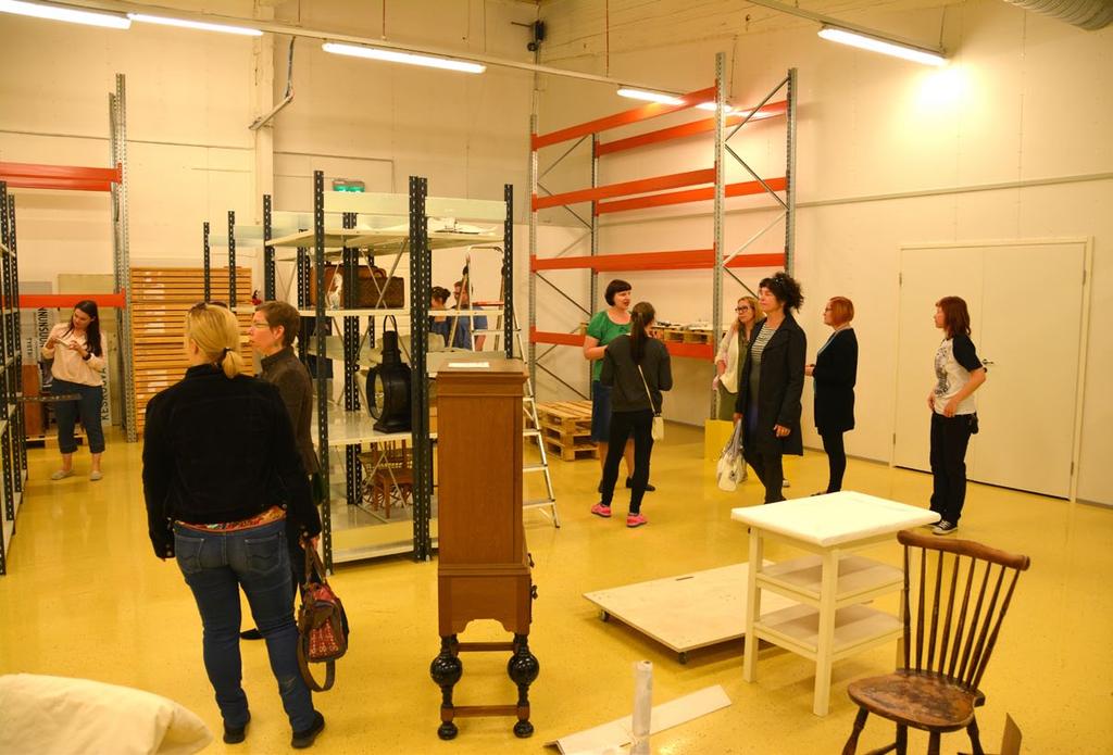 Lappeenrannan museot / Tuomas Nokelainen Koko henkilökunta tutustui uusiin kokoelmatiloihin 14.6.2016. Amanuenssi Mikko Pirinen 15.3.