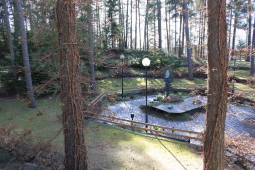 Turun hautausmaan muistolehto Suunnittelun lähtökohdat: Turun hautausmaalla oli todettu 1960-luvulla hautausmaa-alan loppuvan lähialueelta, mikäli ei aleta kehittämään tuhkahautausalueita.