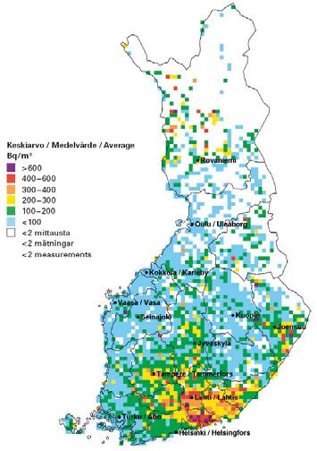 Kuva 10-3-1. Radonpitoisuudet Suomessa ja tarkemmin Lapissa. Pitoisuudet perustuvat sisäilman radonpitoisuuden mittauksiin pientaloasunnoissa (Säteilyturvakeskus 2010a).
