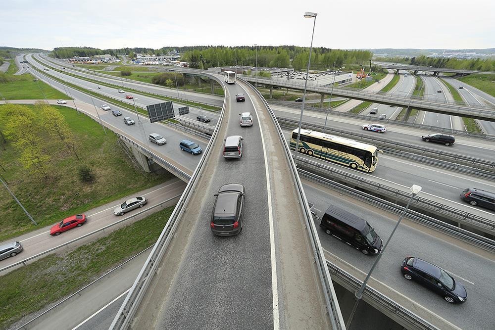 2. Maanteiden luokittelu ja palvelutaso 2/2 Valtakunnallisesti merkittävällä runkoverkolla pyrittäisiin turvaamaan yhtenäinen ja korkea palvelutaso erityisesti pitkämatkaiselle liikenteelle.