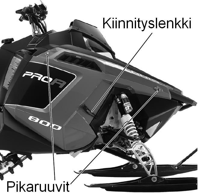 MOOTTORIKELKAN KÄYTTÖ Ohjaustangon asennon säätö Ohjaustangon asennon säätö 1. Irrota ohjaustangon suojus. 2. Löysää neljä ohjaustangon kiinnityspulttia. 3. Käännä ohjaustanko haluamaasi asentoon.