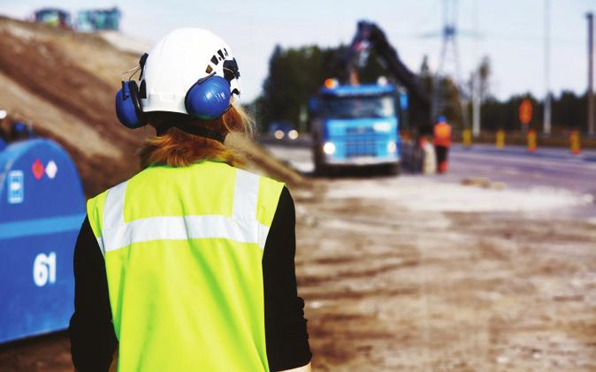 Kuvissa voidaan käyttää joko erittäin laajaa kuvakulmaa tai lähikuvaa riippuen