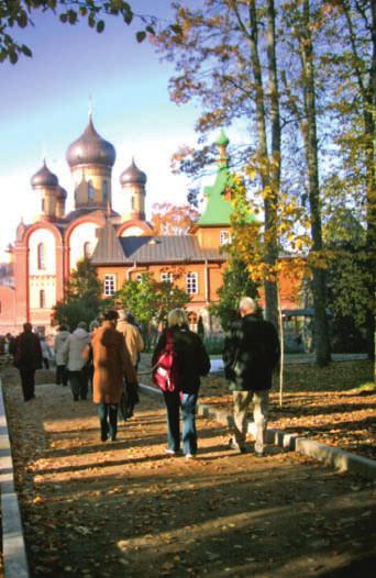 Suomen lehti Sunnuntaiaamu 5.10. tuulisessa Helsingin Länsisatamassa, oli alkamassa ER- SY:n kulttuuri- ja virkistäytymismatka Viroon, Narva-Joesuu kylpyläkaupunkiin.