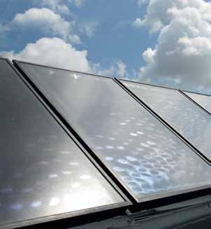 Integroitu aurinkovoimayksikkö on saatavana kevyenä muovisäiliönä, ja se voidaan yhdistää toiseen lämmönlähteeseen lisävarusteena.