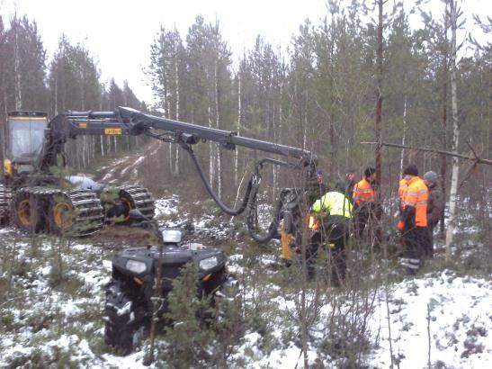 Yrittäjyyden kehittyminen Asiakaslähtöisyys- tunnistetaan asiakkaiden tarpeet Vastataan tarpeisiin esim. työlajikokonaisuudet Yrittäjälle haasteena hinnoittelu esim.