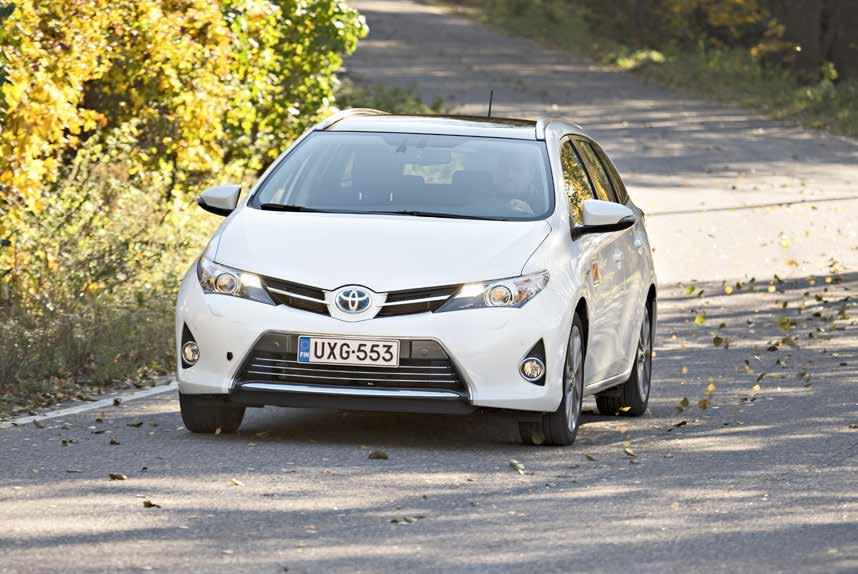 võrdleb Väikekeskklassi universaalid Ökonoomsuse poolest on Toyota hübriidtehnoloogia järjekordselt ülivõimas Toyota Auris Touring (TOYOTA Sports AURIS) Hybrid Premium 146 84 97 24 28 7 15 88 69 78 4