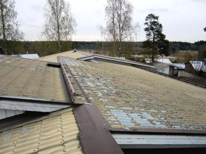 valmistuskeittiö ja PSH-/ WC -tilat, tuulikaappien yhteydessä olevat märkäeteiset, vesileikkitilat sekä IV-konehuone,