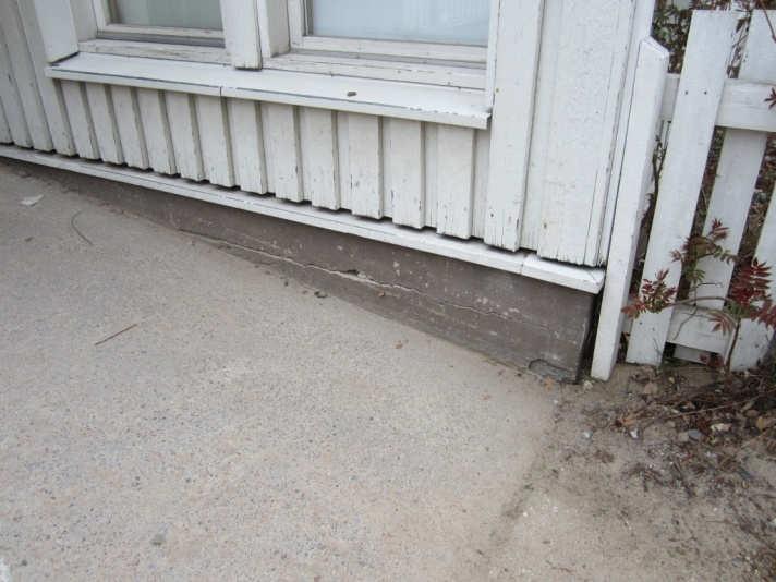 Kosteusvauriokartoitus/ Suitsikujan päiväkoti Sivu 7 (13) Runko, ulkoseinät, julkisivut, väliseinät Rakennuksen rungon muodostavat maanvarainen teräsbetoninen alapohja, puurakenteiset ulkoseinät ja