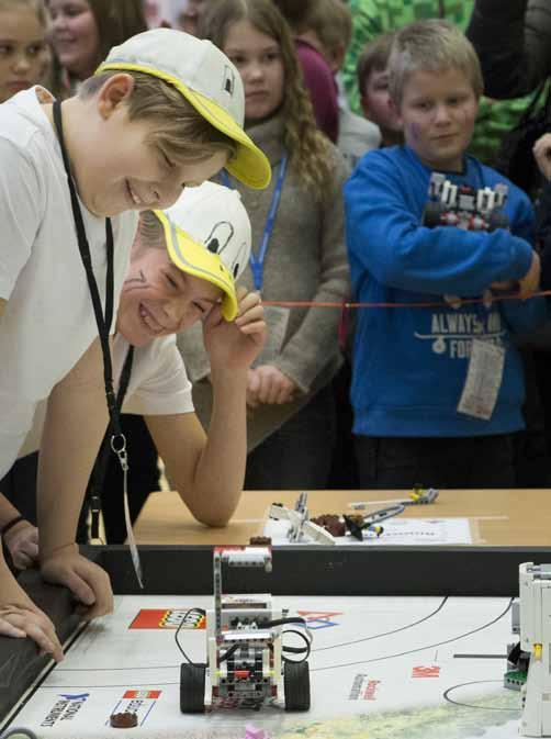 Kuvat: Elina Niemi LEGO-robottie menestystä Kok kisat ensi vuon Leevi Ruis ja Wili Saarinen Harjavallan The Swansons