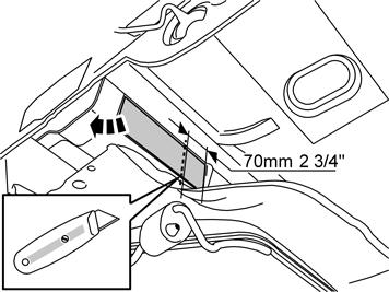 13B IMG-225154 14 Kaikki mallit Irrota pakojärjestelmän kumiripustus korista apurungon etureunan yläpuolelta.