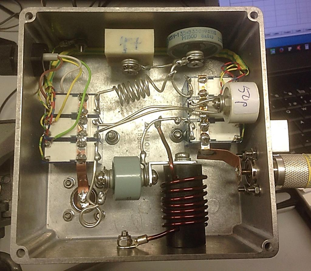 Second L-box by OH1XFE 20m 17m 15m To radio Antenna