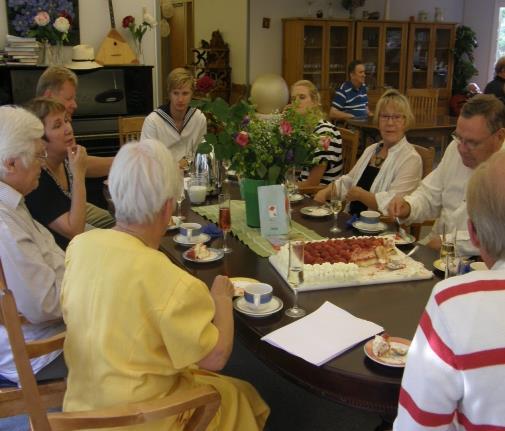 Kodinomainen ruokailu RCT, 77 vuotiaita, hollantilaisia vanhainkotiasukkaita Kuuden kuukauden interventio Ei tehty muutoksi ruokalistaan tai ruokien ravintoainesisältöön Hyötyjä