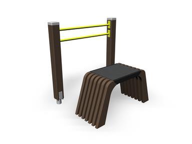 24 SIT AND UP Kuvio 3. Sit and up Sit and up -laitteen istuimen korkeus on 61 cm ja käsien tukitangot ovat kahdella eri korkeudella, mikä mahdollistaa eripituisten henkilöiden harjoittelun laitteessa.