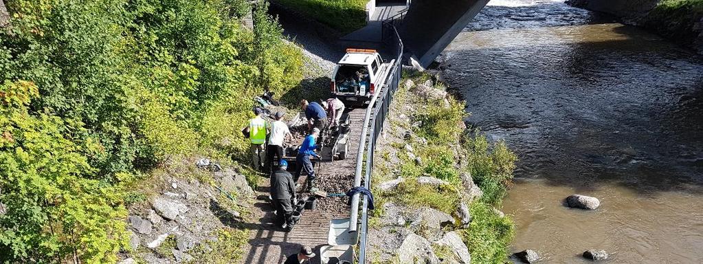 Kuva 7 Talkooketju Vantaankoskella 9.8 Talkoilimme jälleen Vantaankoskella, tällä kertaa SVK:n kunnostuskurssin yhteydessä järjestetyssä käytännön osuudessa.