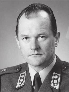 in memoriam Everstiluutnantti Arto Aremo Everstiluutnantti Arto Aremo kuoli kesäkuun 22.päivänä 2011 Helsingissä.