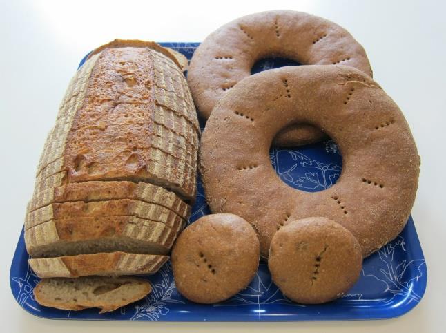 Kirjaston ja puodin kuulumisia Tervetuloa kirjastolle ja puotiin myös kesän aikana. Pidämme ovet auki ja kahvipannun kuumana joka keskiviikko klo 11.30-