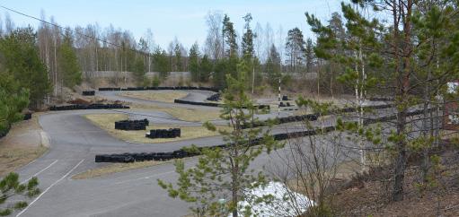 Kuikkaniemen kartingradan säännöt Aukioloajat: tiistai perjantai klo 12.00 20.00 lauantai klo 10.00 16.00 Kerhoilta, ohjattu tiistaisin, parilliset viikot klo 18.00 20.00 Ratamaksut: 15 / päivä, 150 / kausi Seuran jäsenmaksun suorittaneille radan käyttö on maksuton.